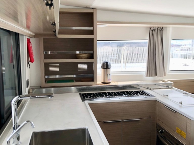 Lagoon Lagoon 46 in Pomer on SamBoat