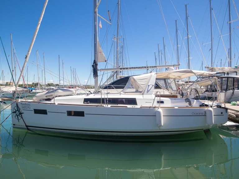 Bénéteau Oceanis 35 charter bareboat or captained in  Pomer