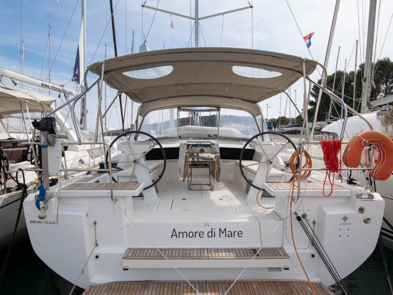 Sailboat rental with or without captain Bénéteau Pomer