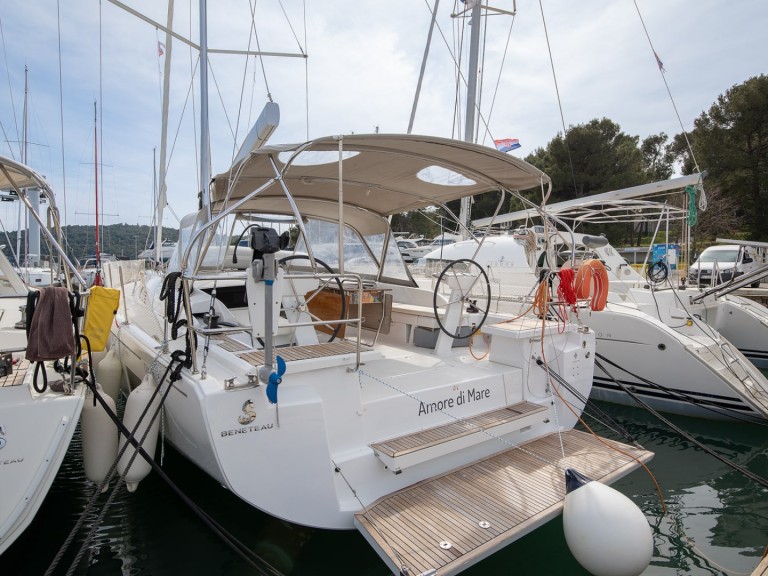 Sailboat for rent Pomer at the best price