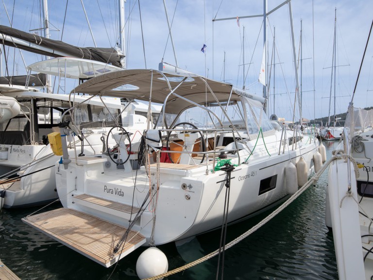 Sailboat rental with or without captain Bénéteau Pomer
