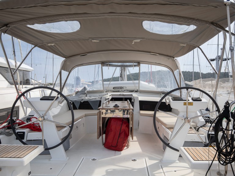Sailboat for rent Pomer at the best price