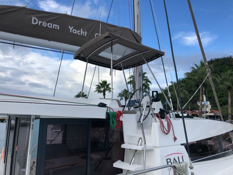 Yacht charter Le Marin cheap Bali 4.1