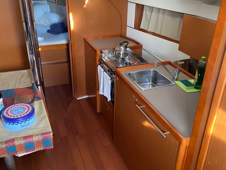Sailboat rental in Procida - Bénéteau Oceanis 38