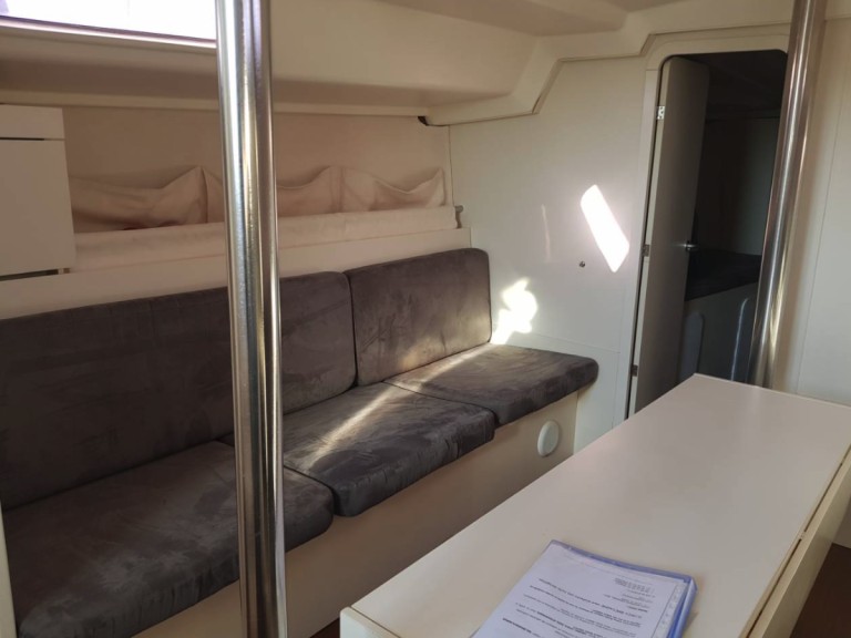 Sailboat rental in Larmor-Plage - Hanse Varianta 44