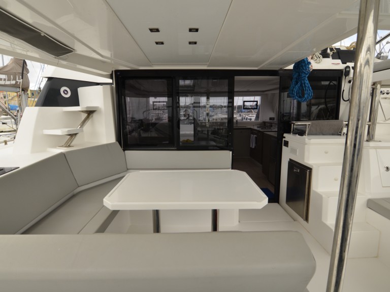 Bareboat Rental Catamaran Robertson and Caine with a boat licence