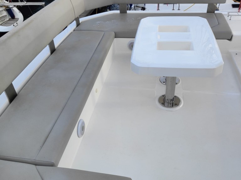 Catamaran rental in Procida - Robertson and Caine Leopard 45