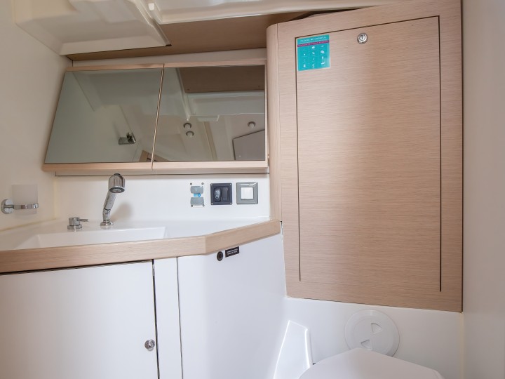 Rent a Bénéteau Oceanis 46.1 Castiglioncello