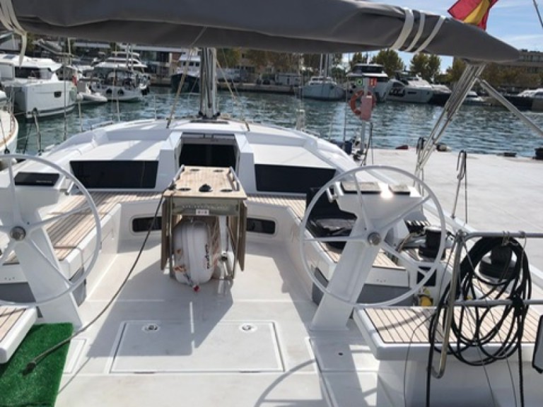 Sailboat rental with or without captain Bénéteau Santa Cruz de Tenerife