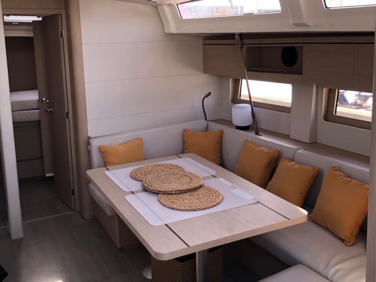 Bénéteau Oceanis 51.1 in Santa Cruz de Tenerife on SamBoat