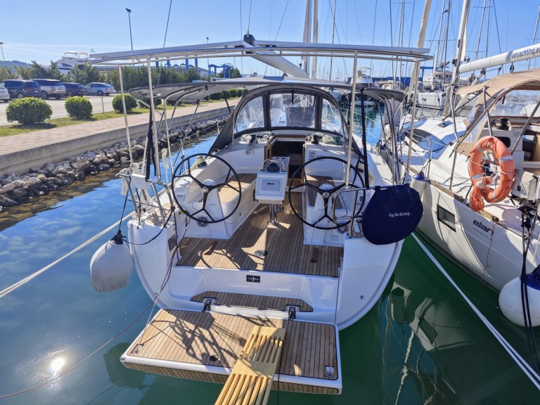 Yacht charter Sukošan cheap Cruiser 37