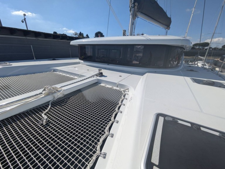 Catamaran rental in Bonifacio - Lagoon Lagoon 42