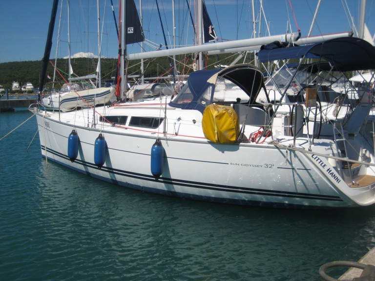 Jeanneau Sun Odyssey 32i charter bareboat or captained in  Betina