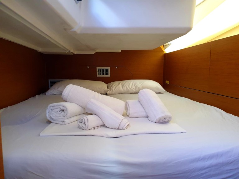 Jeanneau Sun Odyssey 440 in Cannigione on SamBoat