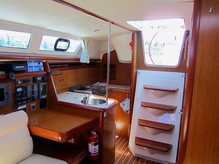 Sailboat for rent Betina at the best price