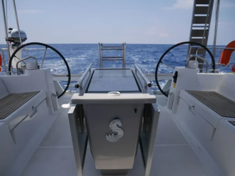 Rent a Bénéteau Oceanis 45 Lefkáda