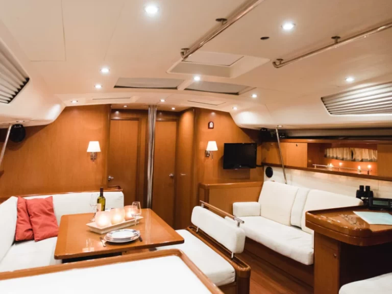 Sailboat rental with or without captain Bénéteau Lefkáda