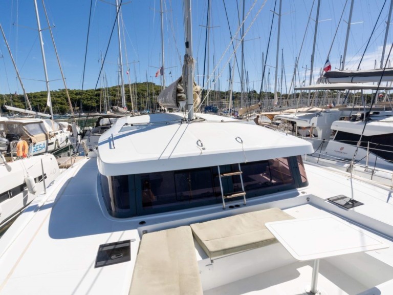 Catamaran for rent Saint-Mandrier-sur-Mer at the best price