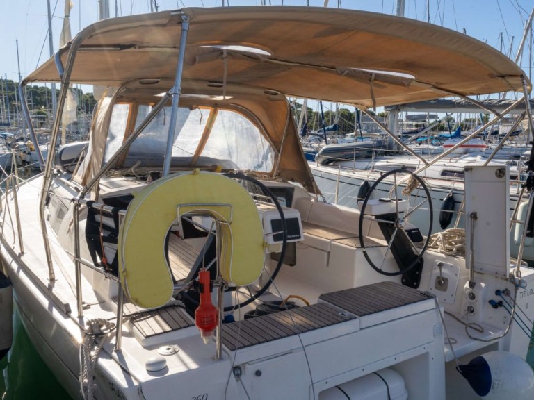 Sailboat rental in Saint-Mandrier-sur-Mer - Dufour Dufour 360 Grand Large