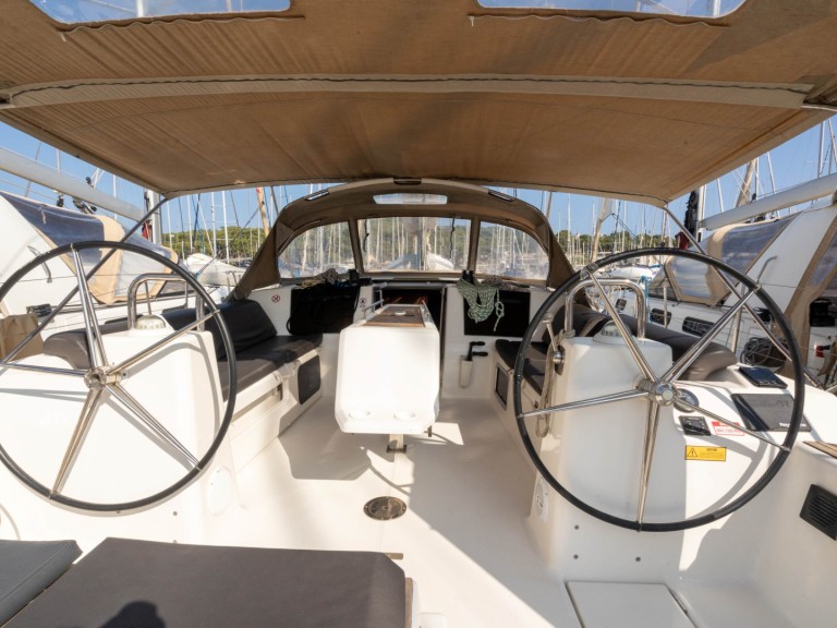 Dufour Dufour 460 Grand Large in Saint-Mandrier-sur-Mer on SamBoat