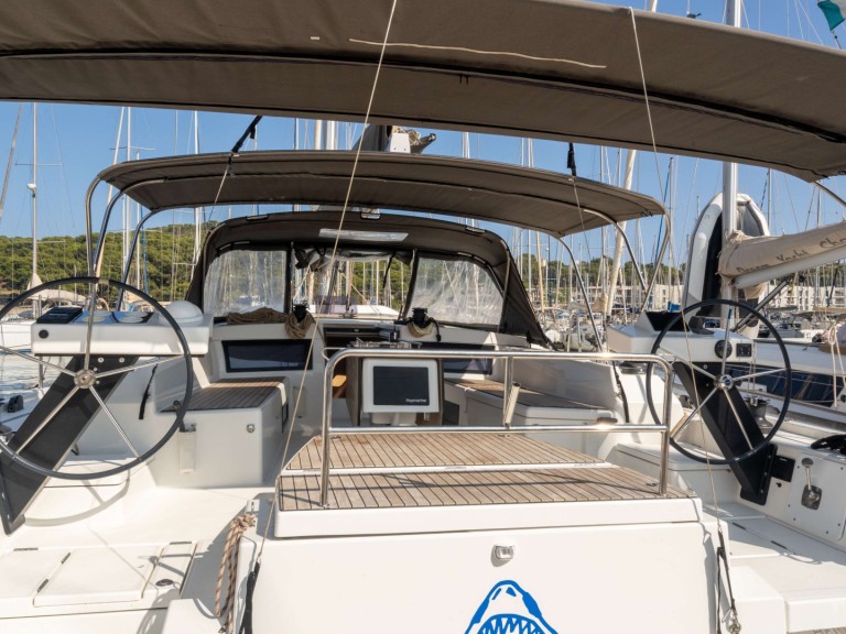 Rent a Dufour Dufour 470 Saint-Mandrier-sur-Mer