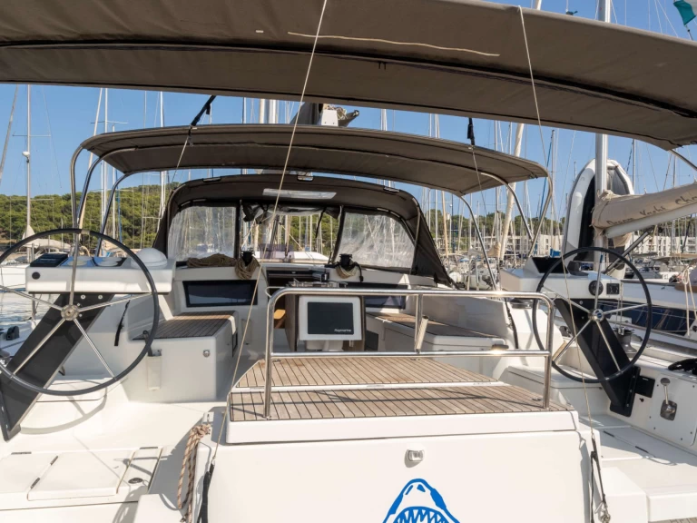 Rent a Dufour Dufour 470 Saint-Mandrier-sur-Mer