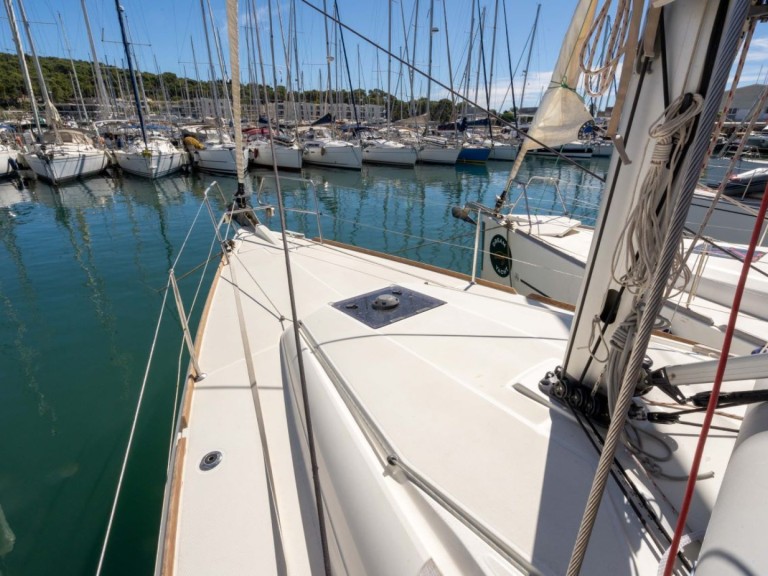 Rent a Jeanneau Sun Odyssey 389 Saint-Mandrier-sur-Mer