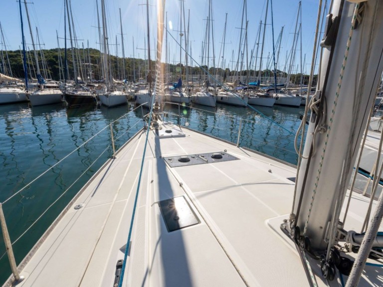 Sailboat for rent Saint-Mandrier-sur-Mer at the best price