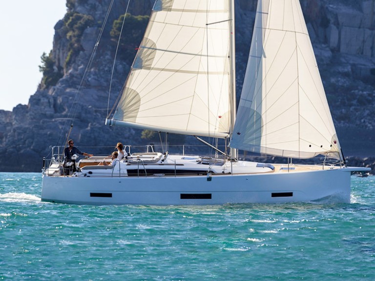 Sailboat for rent Marseille at the best price