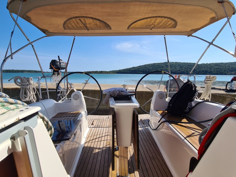 Sailboat rental in Zaton - Dufour Dufour 350 Grand Large