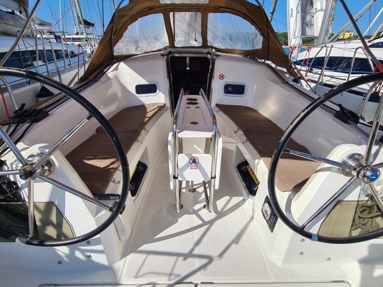 Sailboat for rent Zaton at the best price