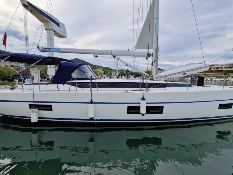Yacht charter Punat cheap Bavaria C45 Holiday