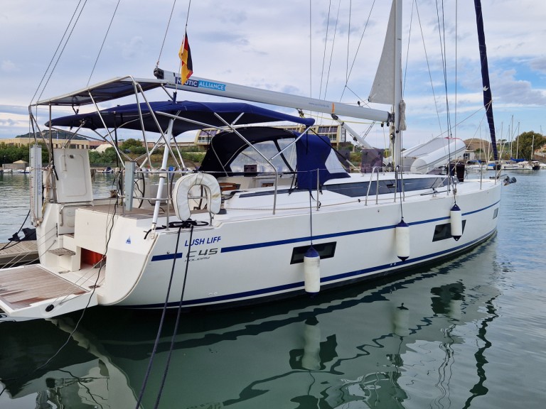 Bareboat Rental Sailboat Bavaria with a boat licence