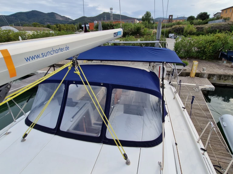 Rent a Bavaria Bavaria C45 Holiday Punat