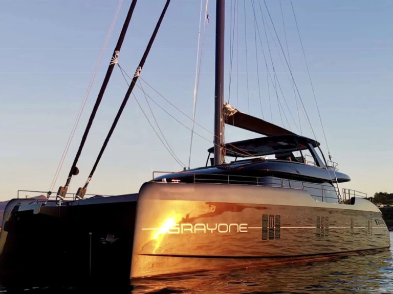 Bareboat Rental Luxury Yacht Sunreef with a boat licence