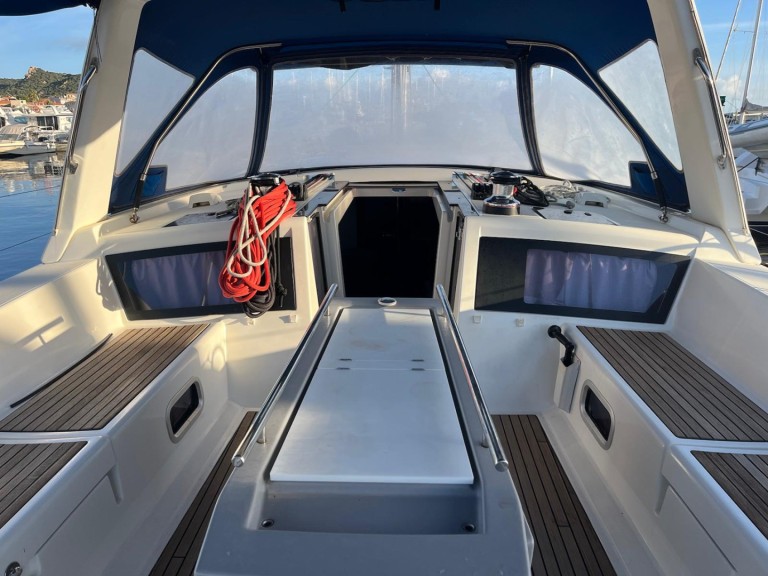 Sailboat rental with or without captain Bénéteau Cannigione