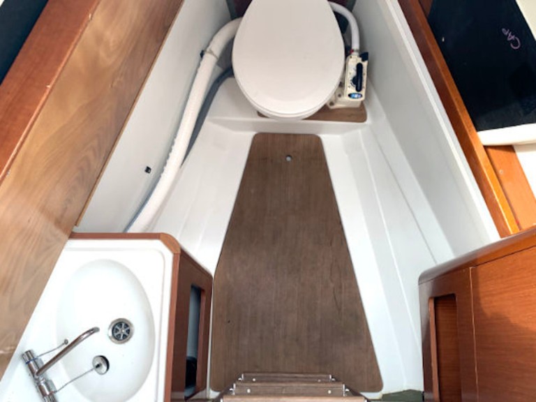 Bareboat Rental Sailboat Bénéteau with a boat licence