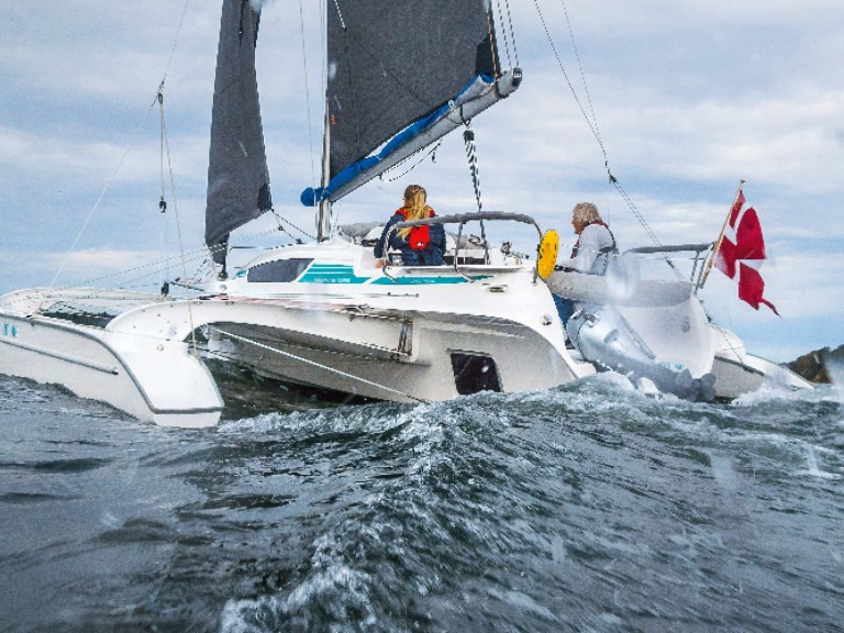 Yacht charter Toulon cheap Dragonfly 28