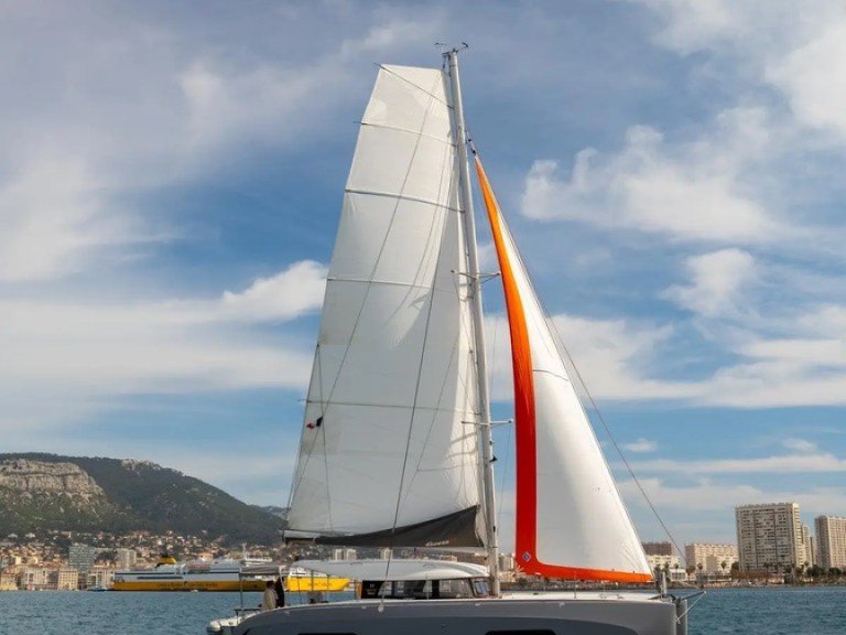 Catamaran for rent Toulon at the best price