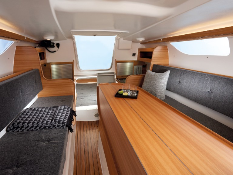 Rent a Quorning Yachts Dragonfly 28 Toulon