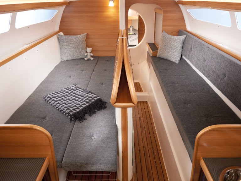 Yacht charter Toulon cheap Dragonfly 28