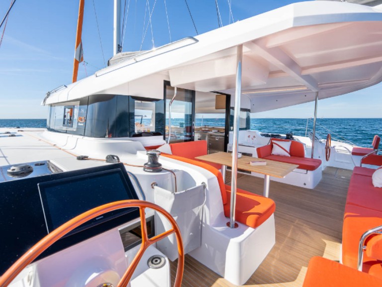 Catamaran for rent Toulon at the best price