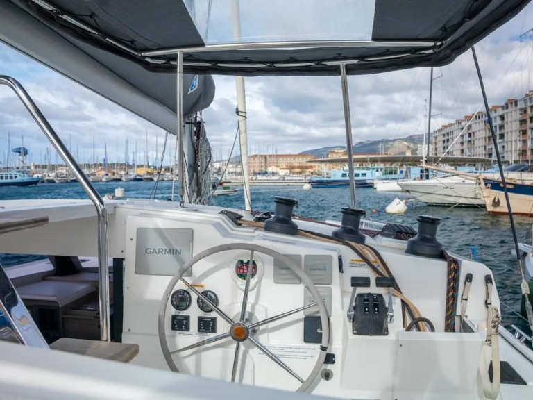 Boat rental Fountaine Pajot Isla 40 in Toulon on Samboat