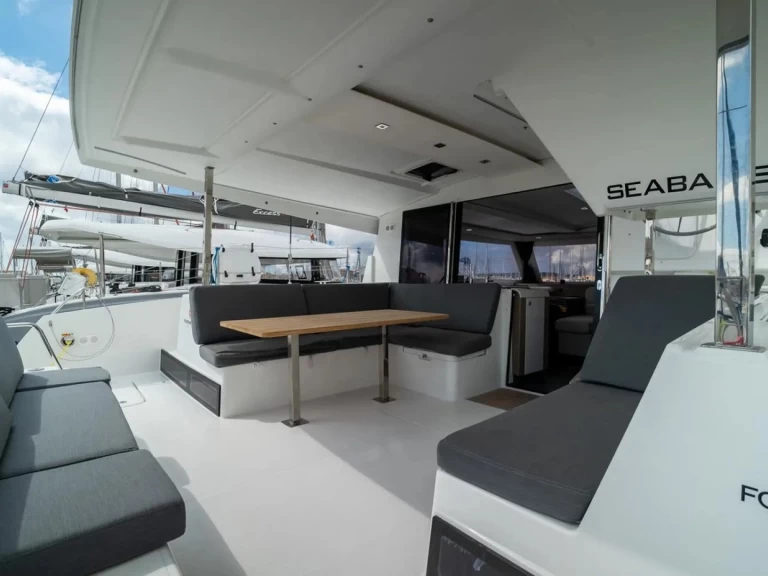 Fountaine Pajot Isla 40 in Toulon on SamBoat