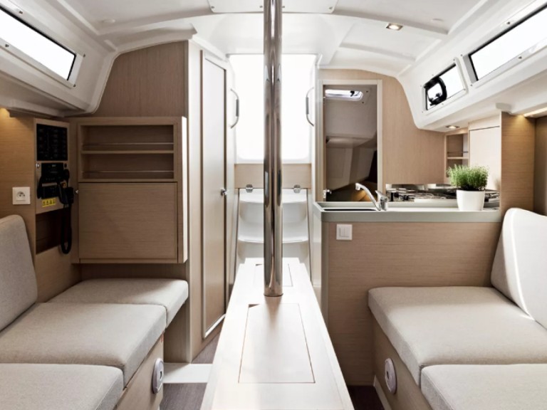 Bareboat Rental Sailboat Bénéteau with a boat licence