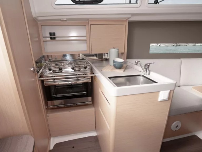 Sailboat for rent Toulon at the best price