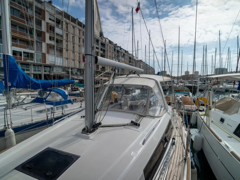 Sailboat rental with or without captain Bénéteau Toulon