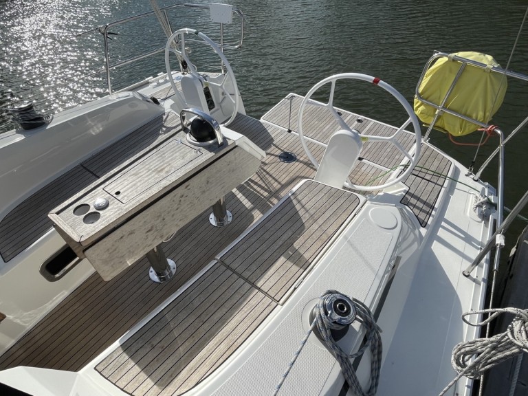 Bavaria Cruiser 34 in Saltsjö-duvnäs on SamBoat
