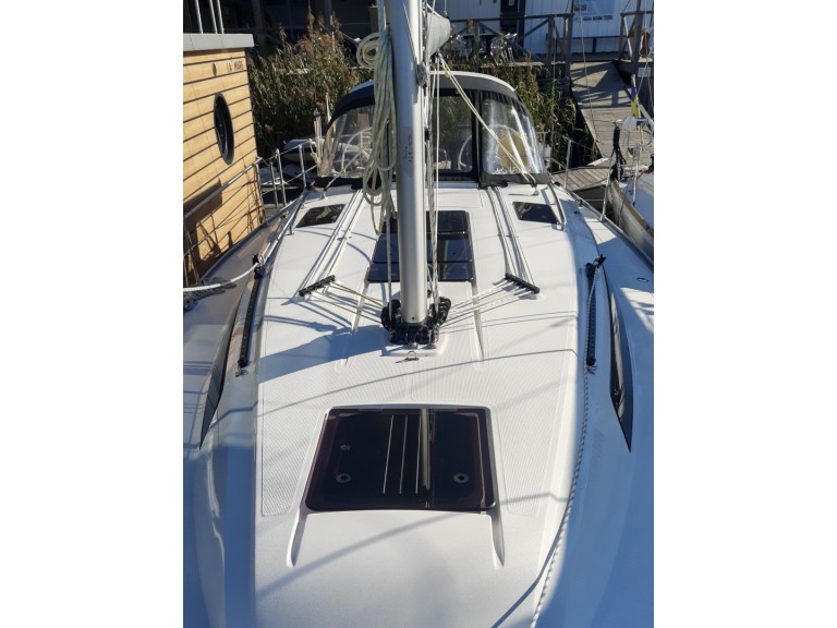 Boat rental Bavaria Cruiser 37 in Göteborgs stad on Samboat
