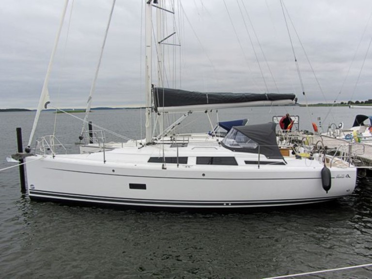 Hanse Hanse 348 charter bareboat or captained in  Göteborgs stad